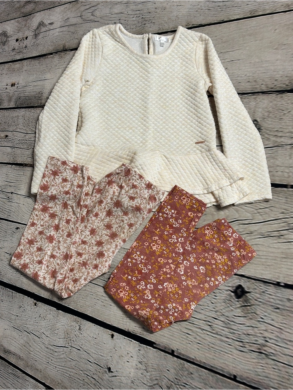 Cream Quilted Peplum Top & 2 Floral Leggings Set - Kids